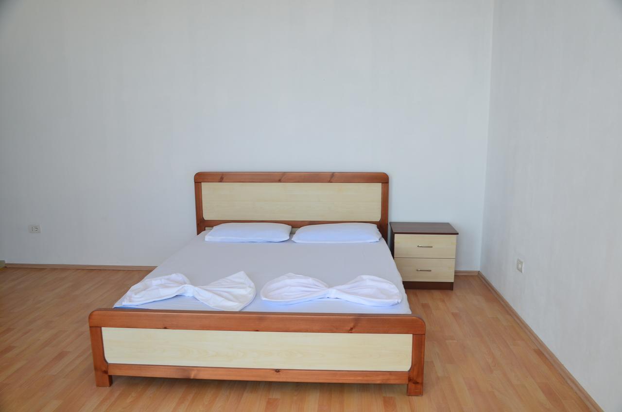 Vila Hadhri Борш Екстериор снимка
